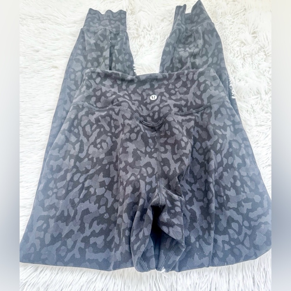 Lululemon Align Black Camo Joggers 28” Size 4 - Picture 4 of 5